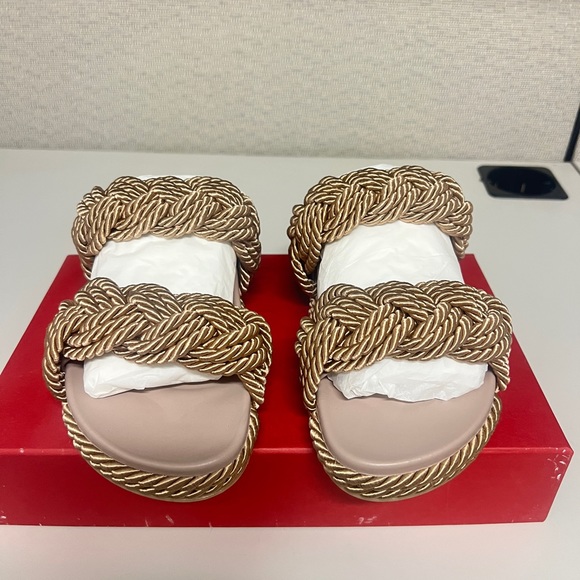 VALENTINO GARAVANI
Braided Espadrille Rockstud Slide Sandals - Picture 3 of 10